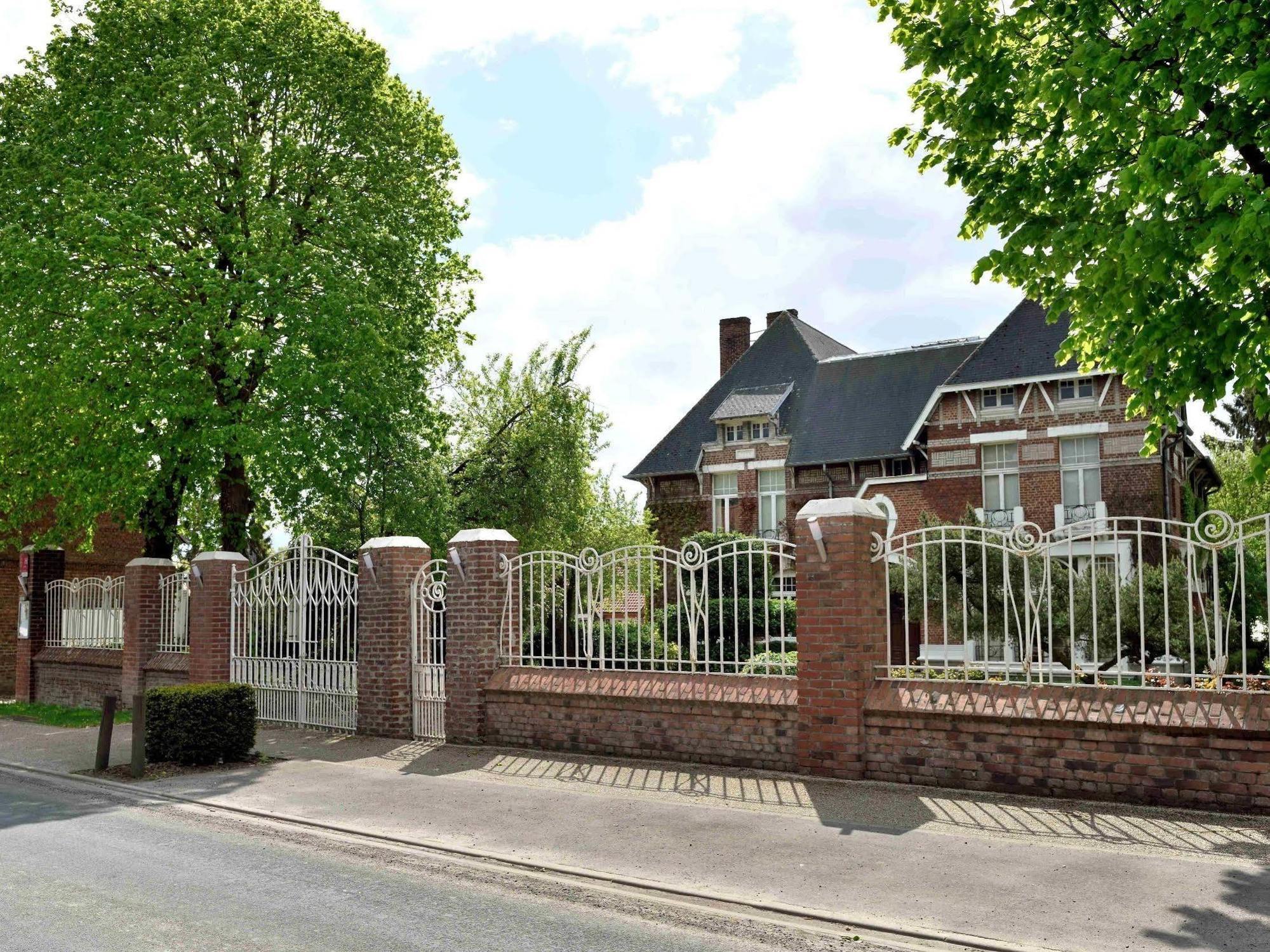 Logis Hotel & Restaurant - Le Manoir De Gavrelle Exterior photo